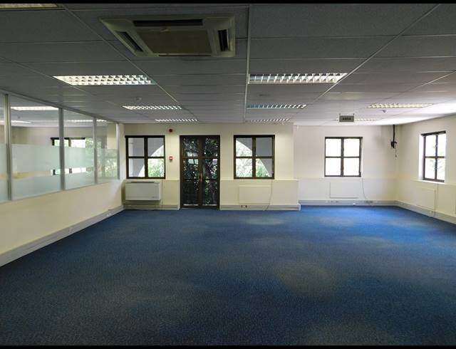 1,578M² OFFICE TO LET IN HYDE PARK